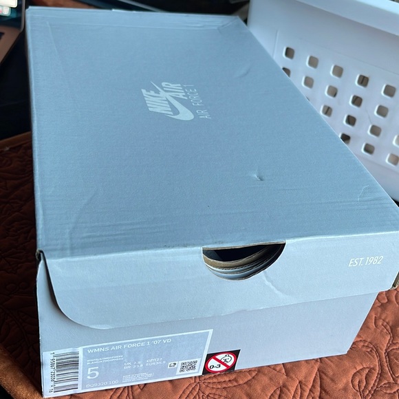 Nike Air Force 1 ‘07 Valentines Day 2022 - Picture 6 of 15